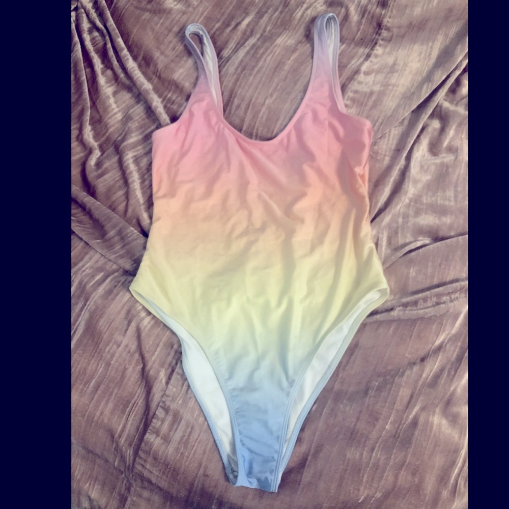 🎉 3 FOR $25 🎉 
Forever 21 one piece swimsuit